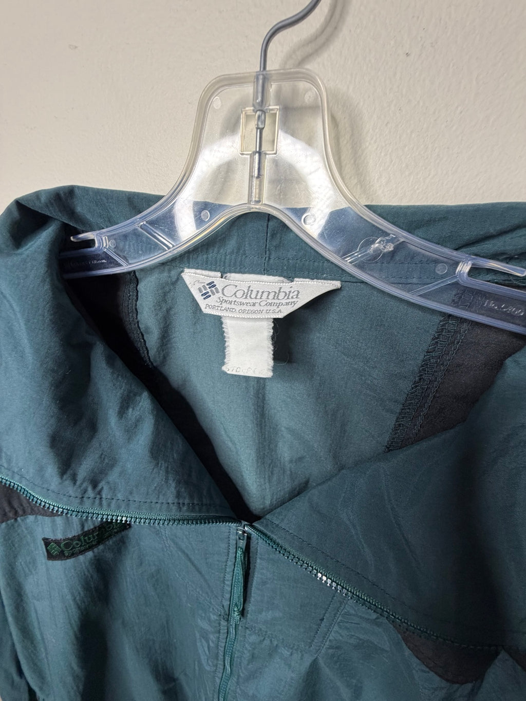 Vintage Columbia Sportswear Windbreaker - (Fits XL)