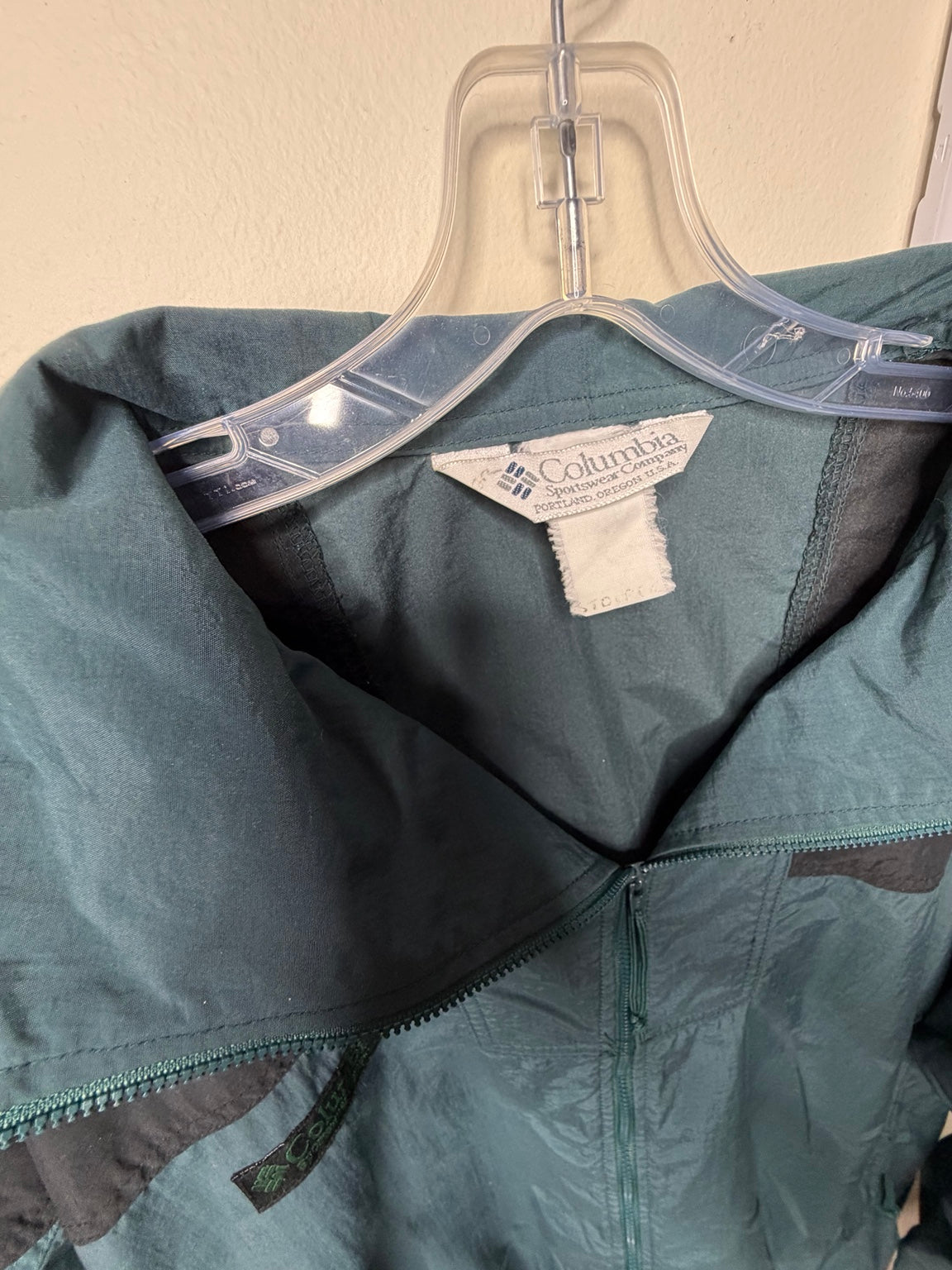 Vintage Columbia Sportswear Windbreaker - (Fits XL)